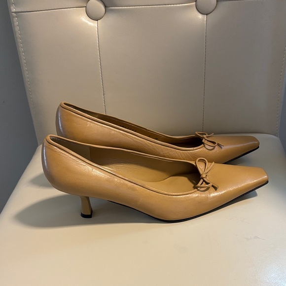 Stuart Weitzman Tan Leather Heels - Picture 6 of 9